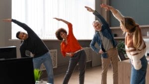 Respira, muévete y rinde mejor: El poder de las pausas activas
